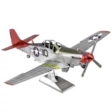 Metal Earth ICONX 99-es alakulat P-51D Mustang vadászrepülőgép - nagyméretű lézervágott acél makettező szett