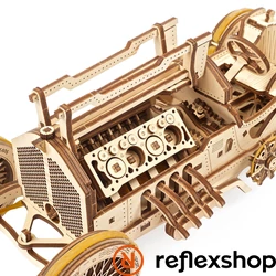 UGEARS U-9 Grand Prix versenyautó | közeli motor