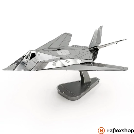 Metal Earth F-117 Nighthawk lopakodó repülőgép - lézervágott acél makettező szett